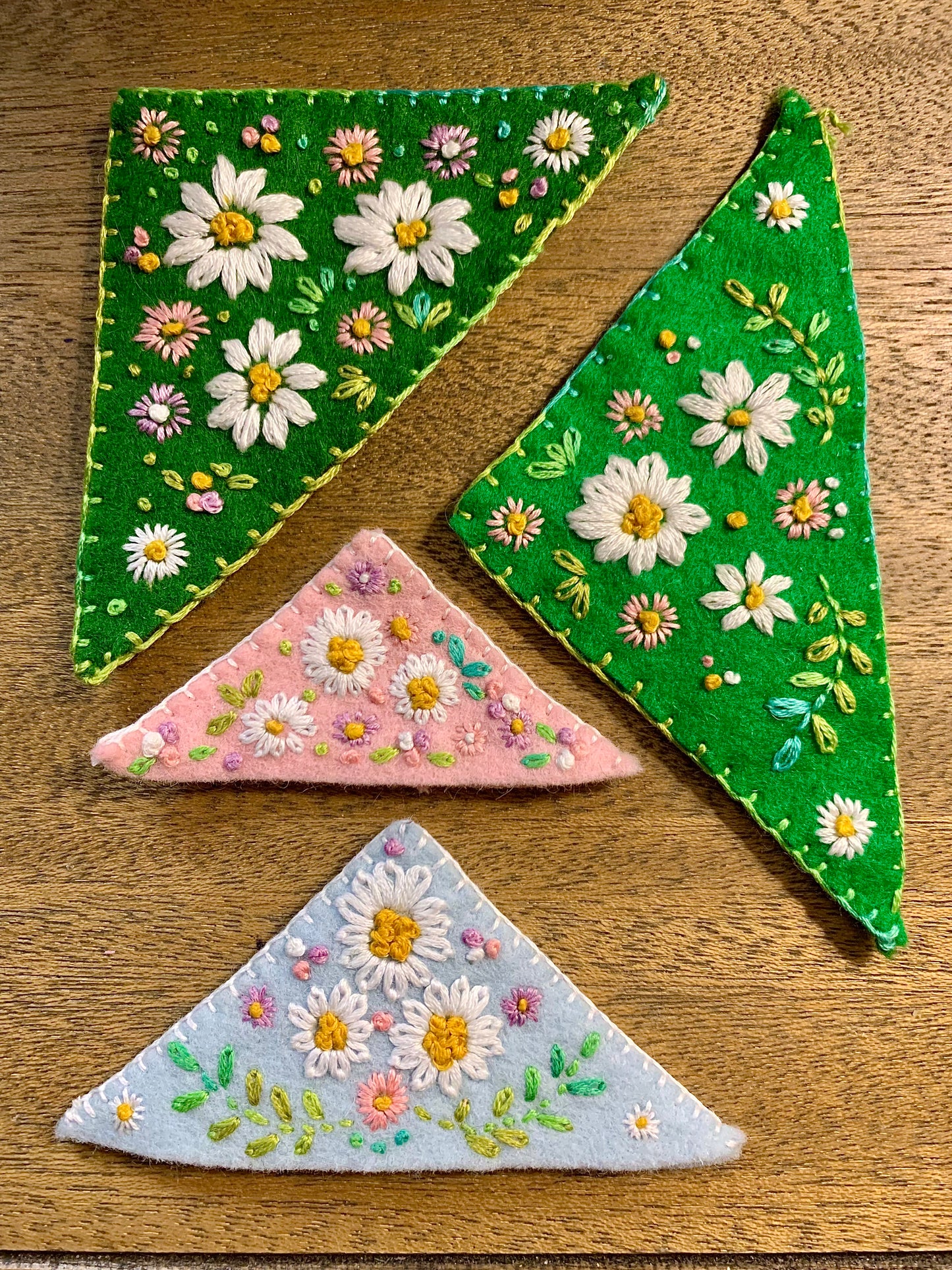 Embroidered Felt Corner Bookmarks Kit